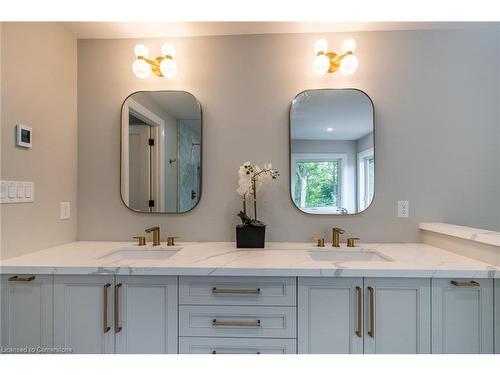 262 Robina Road, Ancaster, ON - Indoor Photo Showing Bathroom