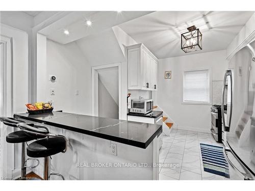 5317 Third Avenue, Niagara Falls, ON - Indoor Photo Showing Kitchen