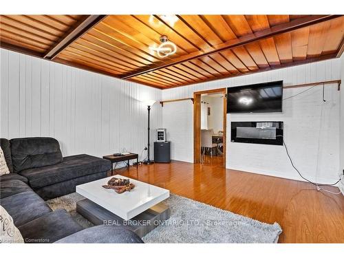 5317 Third Avenue, Niagara Falls, ON - Indoor Photo Showing Living Room