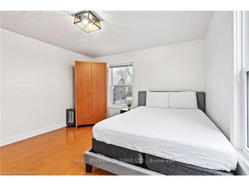 5317 Third Avenue, Niagara Falls, ON - Indoor Photo Showing Bedroom