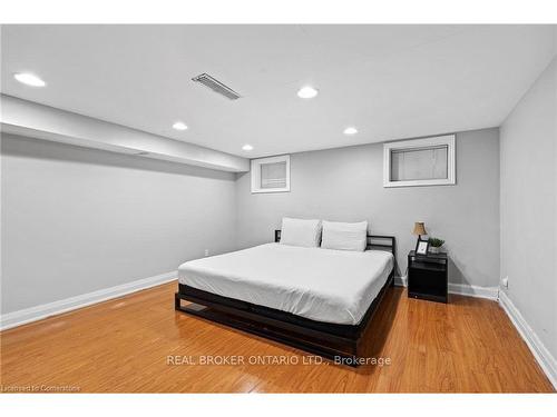 5317 Third Avenue, Niagara Falls, ON - Indoor Photo Showing Bedroom