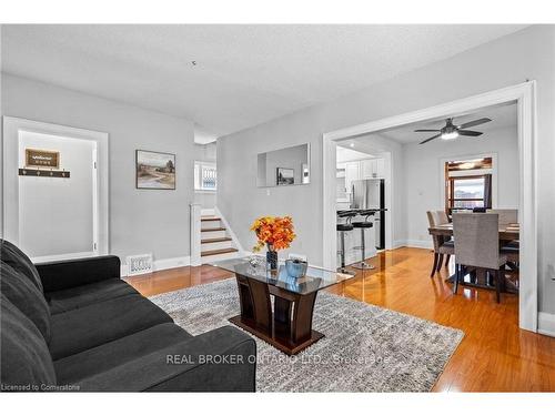 5317 Third Avenue, Niagara Falls, ON - Indoor Photo Showing Living Room