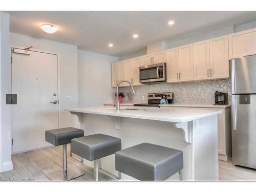 210-5 Wake Robin Drive, Kitchener, ON - Indoor Photo Showing Kitchen With Stainless Steel Kitchen With Upgraded Kitchen