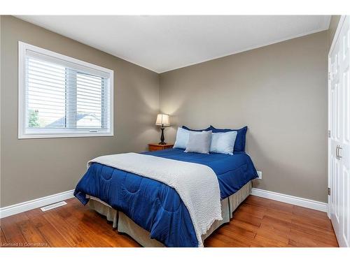 5 Battle Street, Thorold, ON - Indoor Photo Showing Bedroom