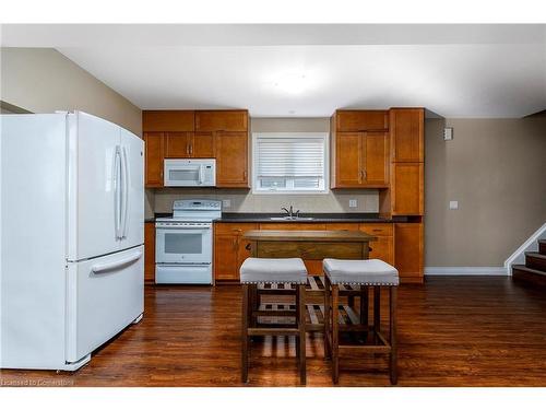 5 Battle Street, Thorold, ON - Indoor Photo Showing Kitchen With Double Sink