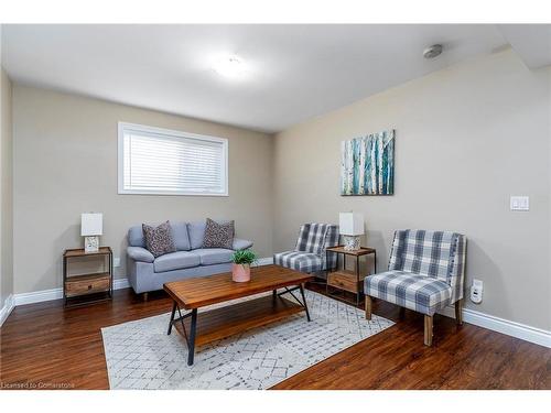 5 Battle Street, Thorold, ON - Indoor Photo Showing Living Room