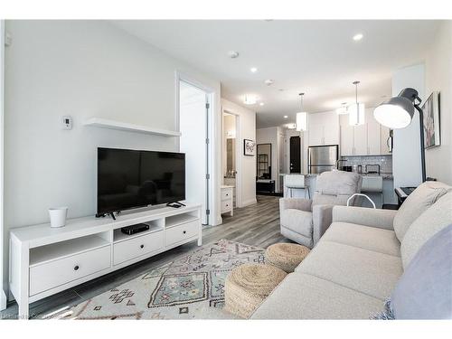 415-101 Locke Street S, Hamilton, ON - Indoor Photo Showing Living Room