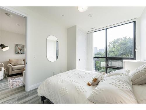 415-101 Locke Street S, Hamilton, ON - Indoor Photo Showing Bedroom