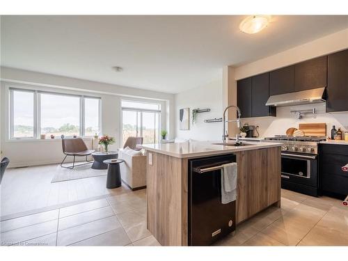 112 Freedom Crescent, Hamilton, ON - Indoor Photo Showing Kitchen