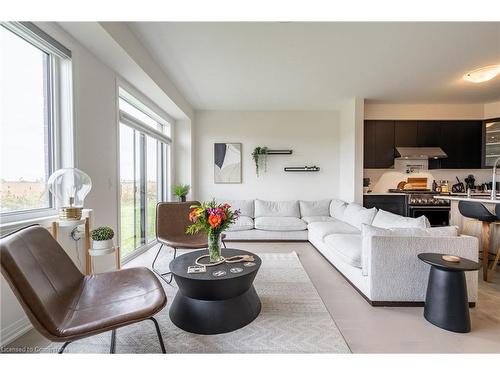 112 Freedom Crescent, Hamilton, ON - Indoor Photo Showing Living Room