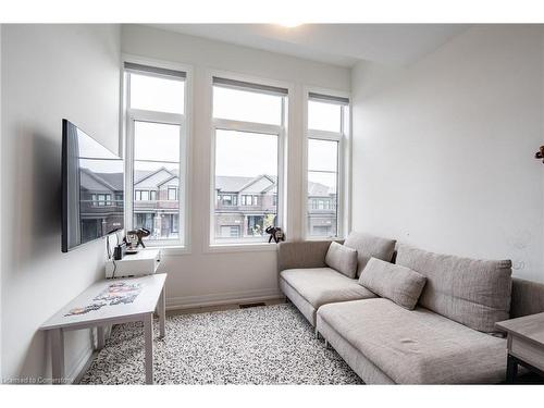 112 Freedom Crescent, Hamilton, ON - Indoor Photo Showing Living Room