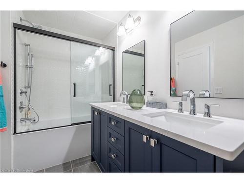 112 Freedom Crescent, Hamilton, ON - Indoor Photo Showing Bathroom