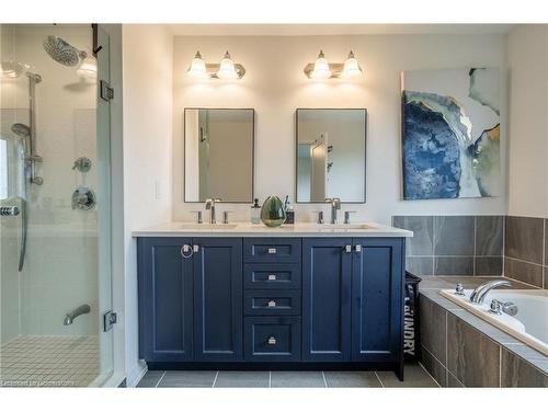 112 Freedom Crescent, Hamilton, ON - Indoor Photo Showing Bathroom