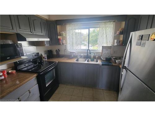 54-125 Bonaventure Drive, Hamilton, ON - Indoor Photo Showing Kitchen