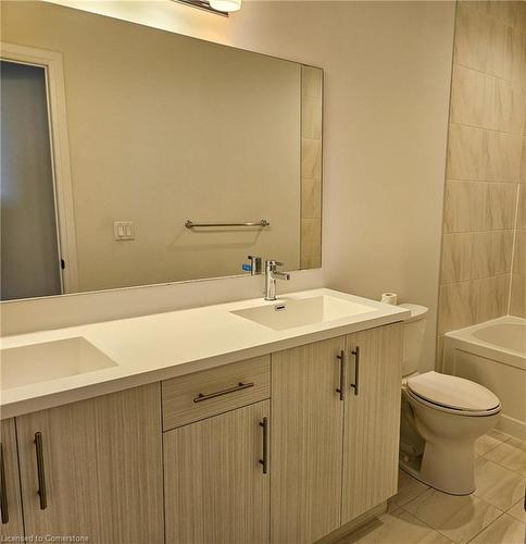 435-1 Redfern Avenue, Hamilton, ON - Indoor Photo Showing Bathroom