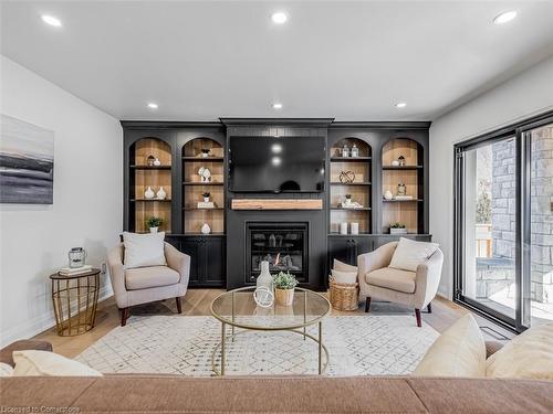 5502 Eaton Avenue, Burlington, ON - Indoor Photo Showing Living Room With Fireplace