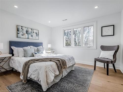 5502 Eaton Avenue, Burlington, ON - Indoor Photo Showing Bedroom