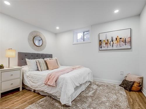 5502 Eaton Avenue, Burlington, ON - Indoor Photo Showing Bedroom