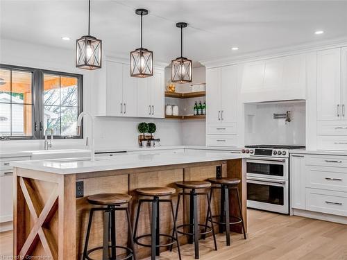 5502 Eaton Avenue, Burlington, ON - Indoor Photo Showing Kitchen With Upgraded Kitchen