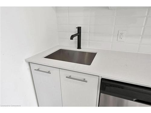 201-385 Winston Road, Grimsby, ON - Indoor Photo Showing Kitchen