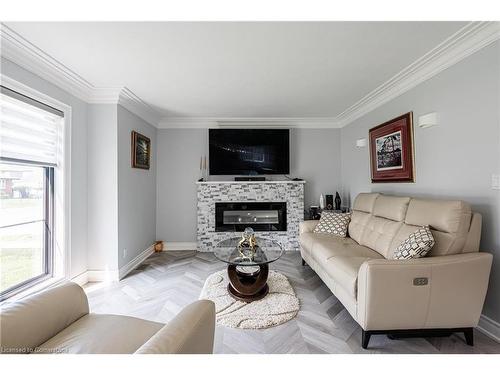 29 Sauer Avenue, Welland, ON - Indoor Photo Showing Living Room With Fireplace