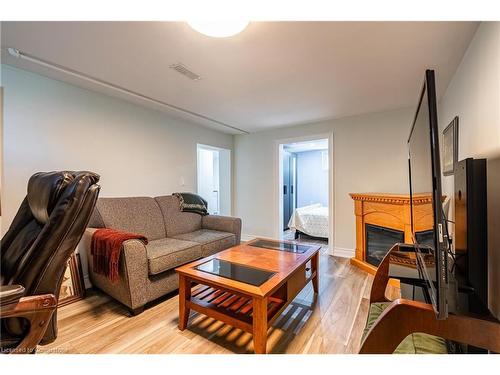 29 Sauer Avenue, Welland, ON - Indoor Photo Showing Living Room