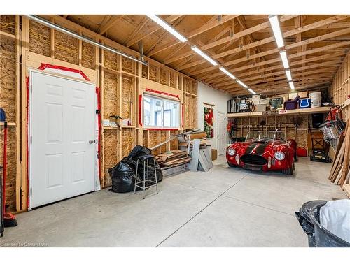 29 Sauer Avenue, Welland, ON - Indoor Photo Showing Garage