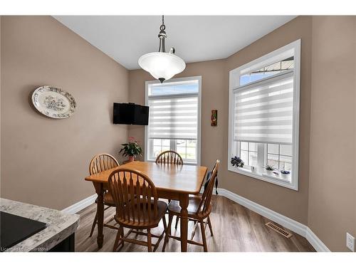 6-247 Munnoch Boulevard, Woodstock, ON - Indoor Photo Showing Dining Room