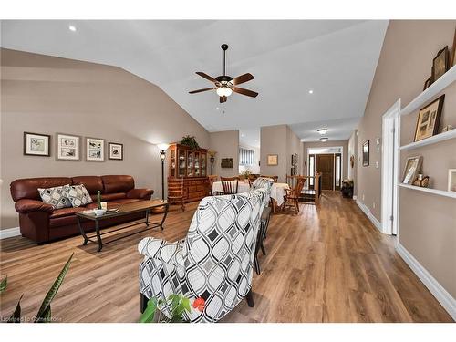 6-247 Munnoch Boulevard, Woodstock, ON - Indoor Photo Showing Living Room