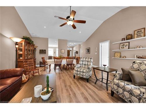 6-247 Munnoch Boulevard, Woodstock, ON - Indoor Photo Showing Living Room