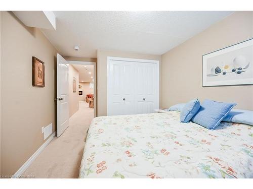 6-247 Munnoch Boulevard, Woodstock, ON - Indoor Photo Showing Bedroom