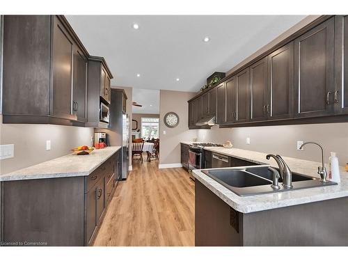 6-247 Munnoch Boulevard, Woodstock, ON - Indoor Photo Showing Kitchen With Double Sink With Upgraded Kitchen