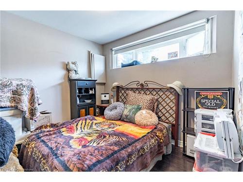 563 James Street N, Hamilton, ON - Indoor Photo Showing Bedroom