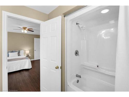 4577 Sara Lane, Beamsville, ON - Indoor Photo Showing Bathroom