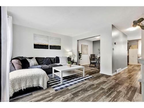 9-9 Beryl Street, Hamilton, ON - Indoor Photo Showing Living Room