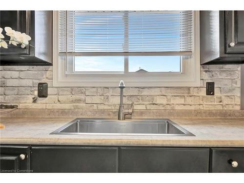 9-9 Beryl Street, Hamilton, ON - Indoor Photo Showing Kitchen