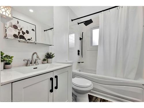 9-9 Beryl Street, Hamilton, ON - Indoor Photo Showing Bathroom