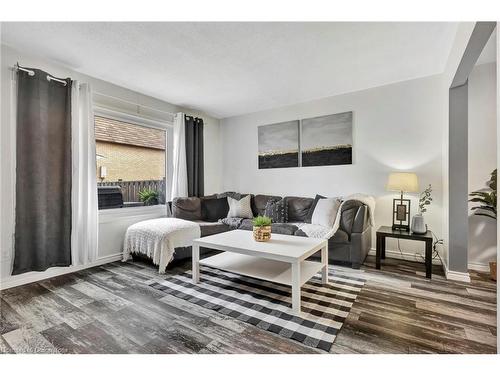 9-9 Beryl Street, Hamilton, ON - Indoor Photo Showing Living Room