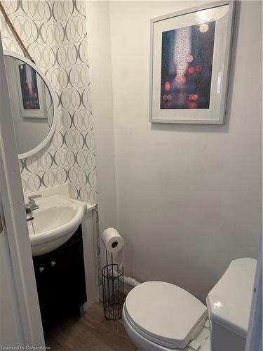 1087 Cannon Street E, Hamilton, ON - Indoor Photo Showing Bathroom