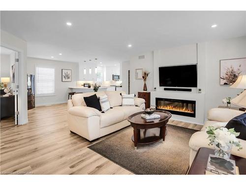 4576 Sara Lane, Beamsville, ON - Indoor Photo Showing Living Room With Fireplace