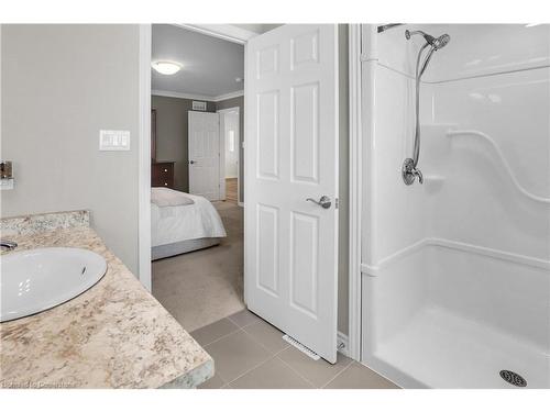 4576 Sara Lane, Beamsville, ON - Indoor Photo Showing Bathroom