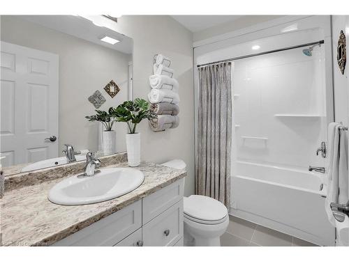 4576 Sara Lane, Beamsville, ON - Indoor Photo Showing Bathroom