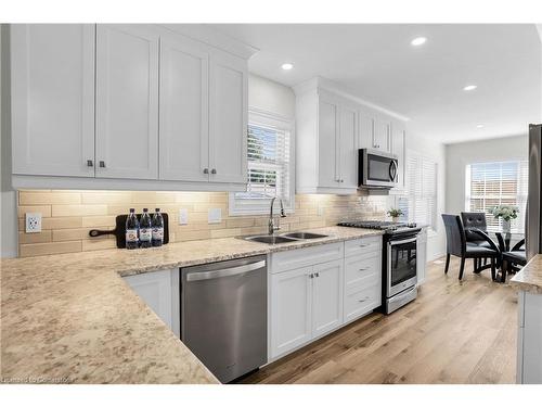 4576 Sara Lane, Beamsville, ON - Indoor Photo Showing Kitchen With Double Sink With Upgraded Kitchen