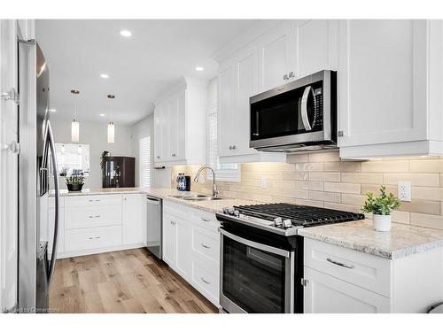 4576 Sara Lane, Beamsville, ON - Indoor Photo Showing Kitchen With Double Sink With Upgraded Kitchen