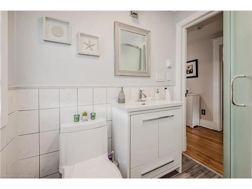 187 Grenfell Street, Hamilton, ON - Indoor Photo Showing Bathroom