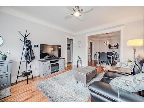 187 Grenfell Street, Hamilton, ON - Indoor Photo Showing Living Room