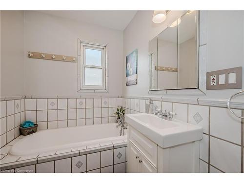 187 Grenfell Street, Hamilton, ON - Indoor Photo Showing Bathroom