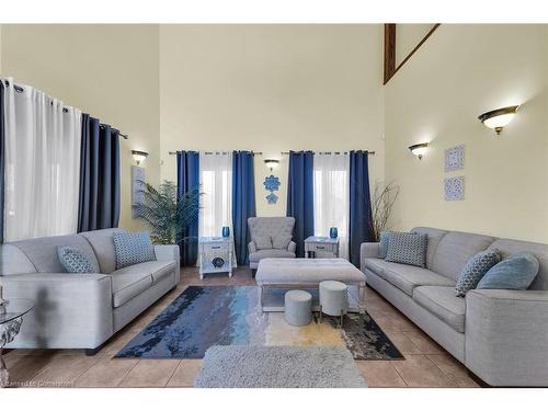 19 Meadowbrook Court, Dunnville, ON - Indoor Photo Showing Living Room