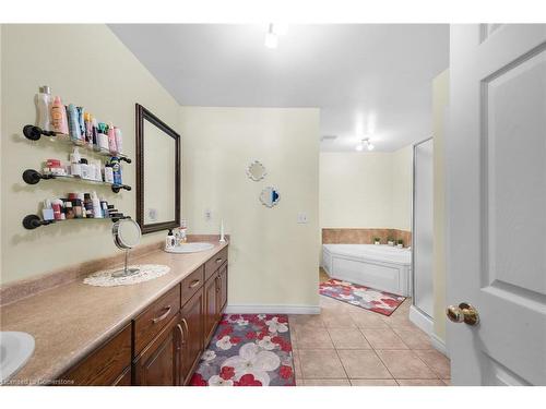 19 Meadowbrook Court, Dunnville, ON - Indoor Photo Showing Bathroom