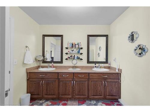 19 Meadowbrook Court, Dunnville, ON - Indoor Photo Showing Bathroom